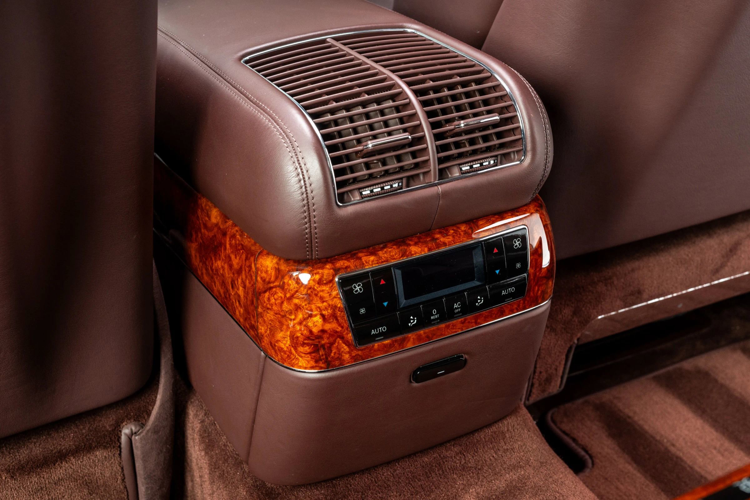 Used 2005 Maybach 57 RWD image 26