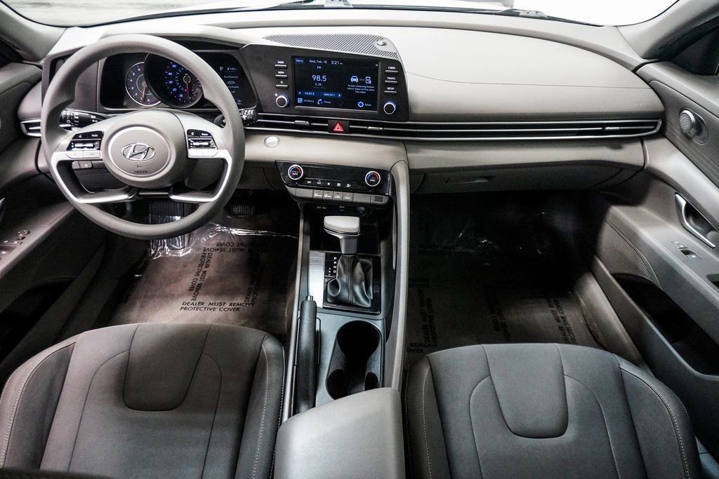 Used 2022 Hyundai Elantra SEL image 10