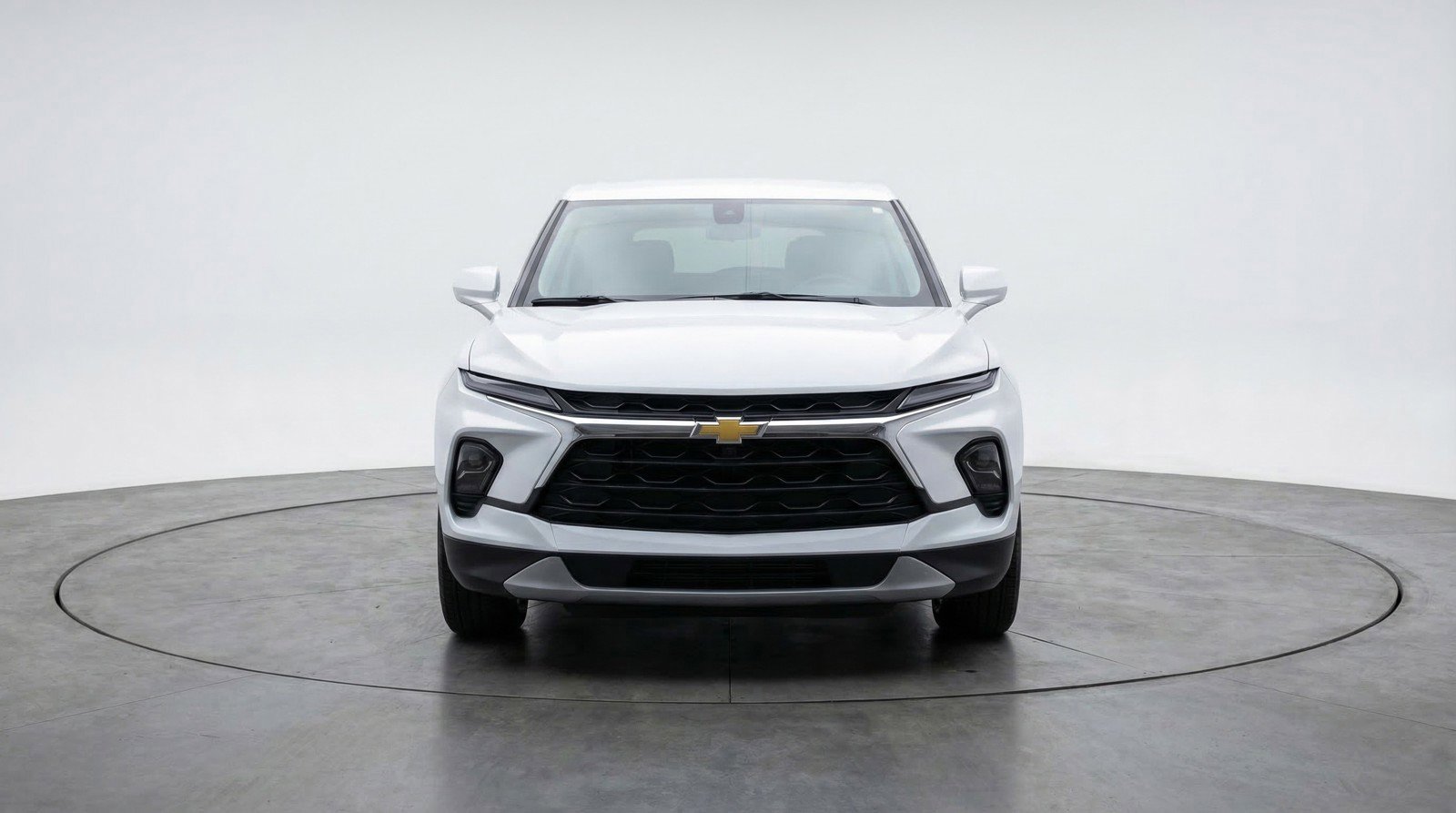 Used 2025 Chevrolet Blazer LT FWD image 2
