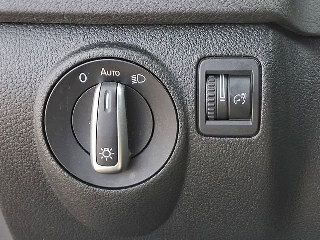 Used 2016 Volkswagen Tiguan S image 9