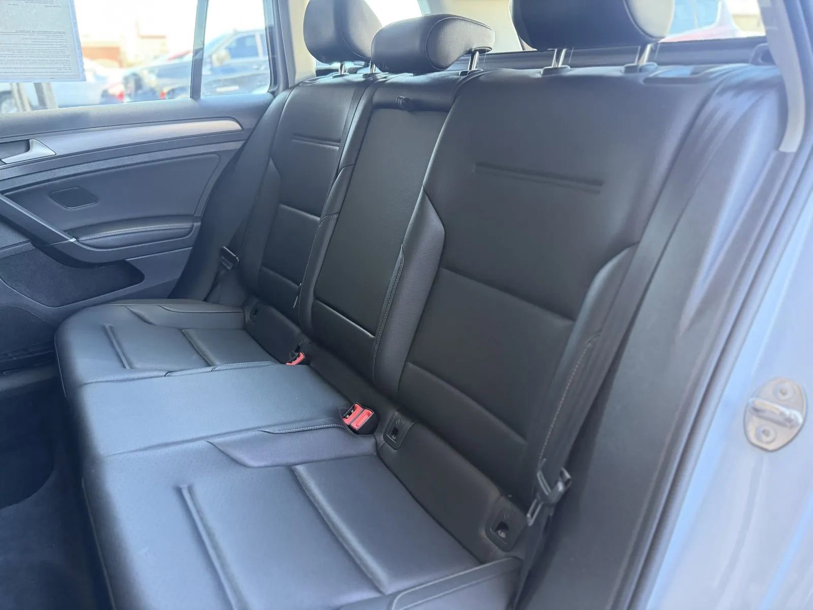 Used 2018 Volkswagen Golf SE image 15