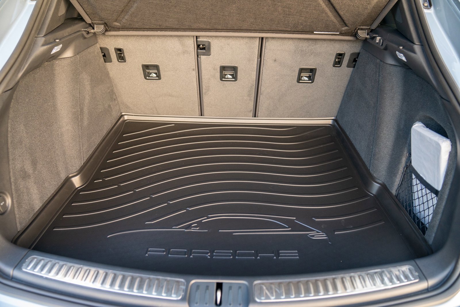 Certified 2026 Porsche Macan AWD/4WD image 28