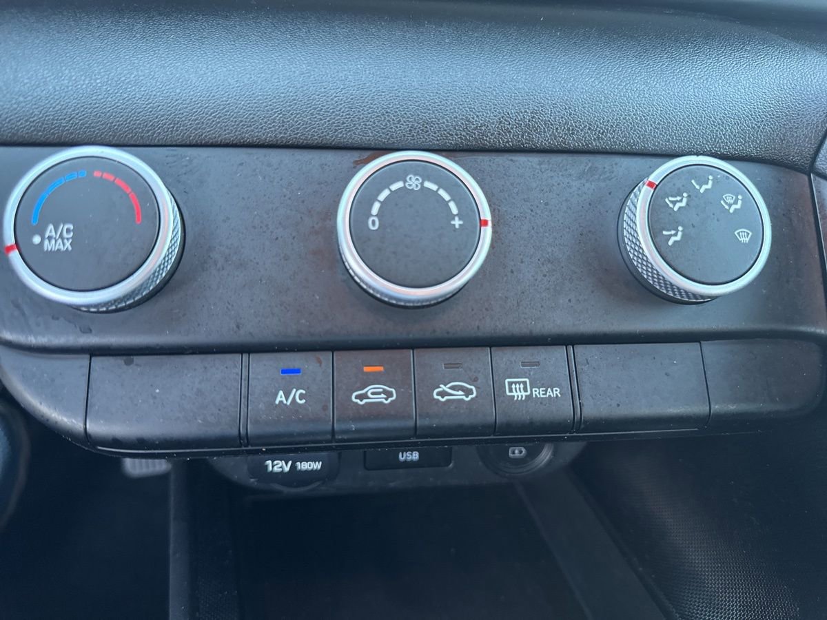 Used 2023 Hyundai Elantra SE image 24