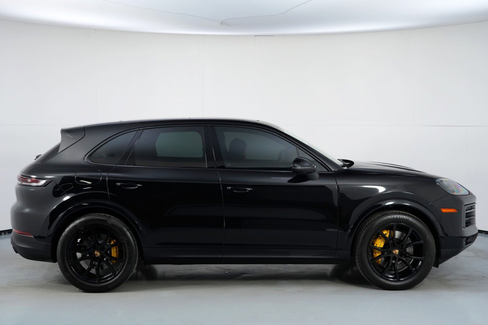 Used 2024 Porsche Cayenne w/ Sport Chrono Package image 53