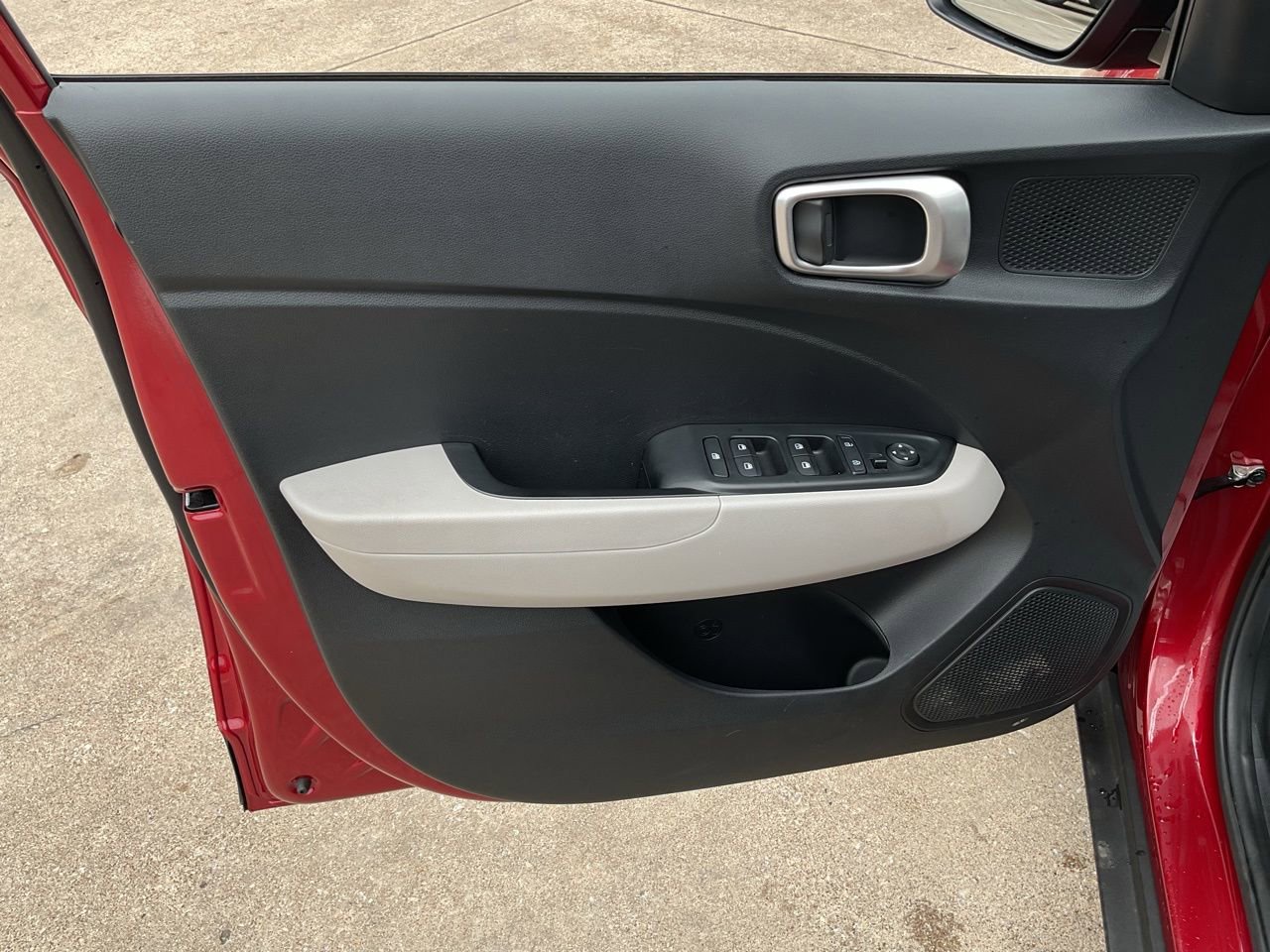 Used 2025 Hyundai Venue SEL FWD image 12