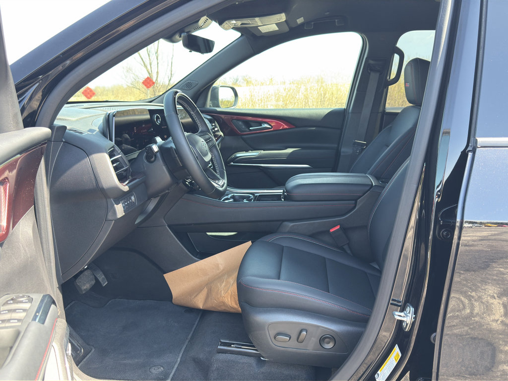 Used 2025 Chevrolet Traverse Z71 w/ Enhanced Driving Package AWD/4WD image 14