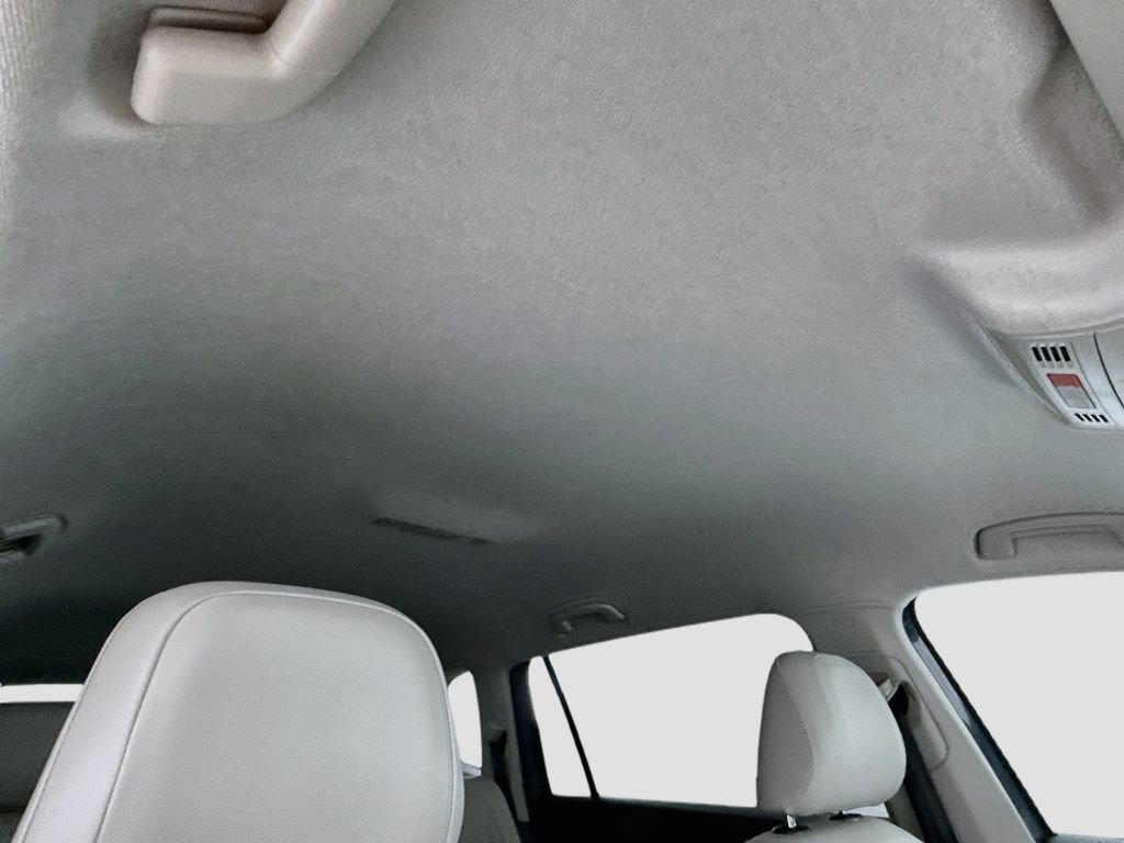 Used 2020 Volkswagen Tiguan SE AWD/4WD image 16