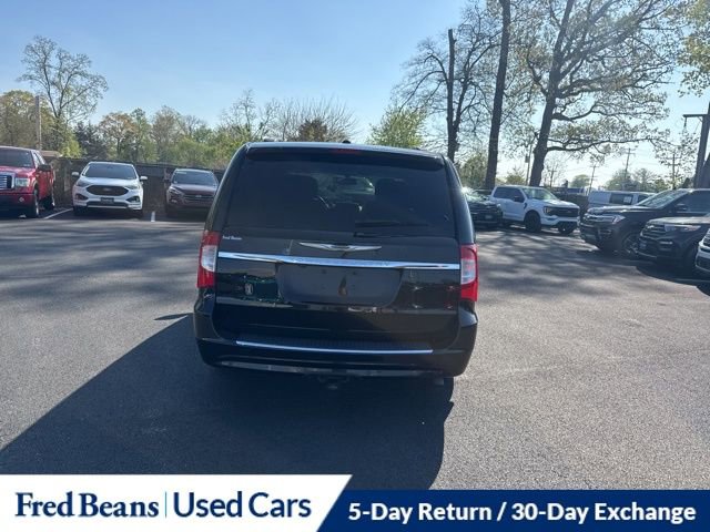 Used 2014 Chrysler Town & Country Touring-L w/ Trailer Tow Group FWD image 6