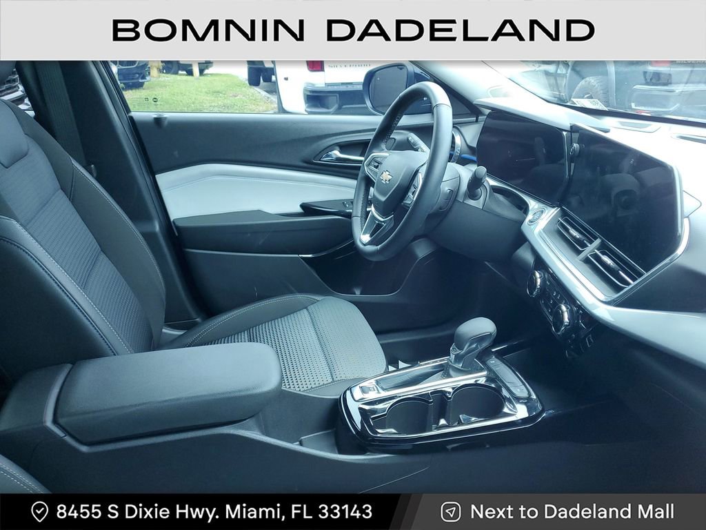 Used 2024 Chevrolet Trax LT w/ Driver Confidence Package image 11