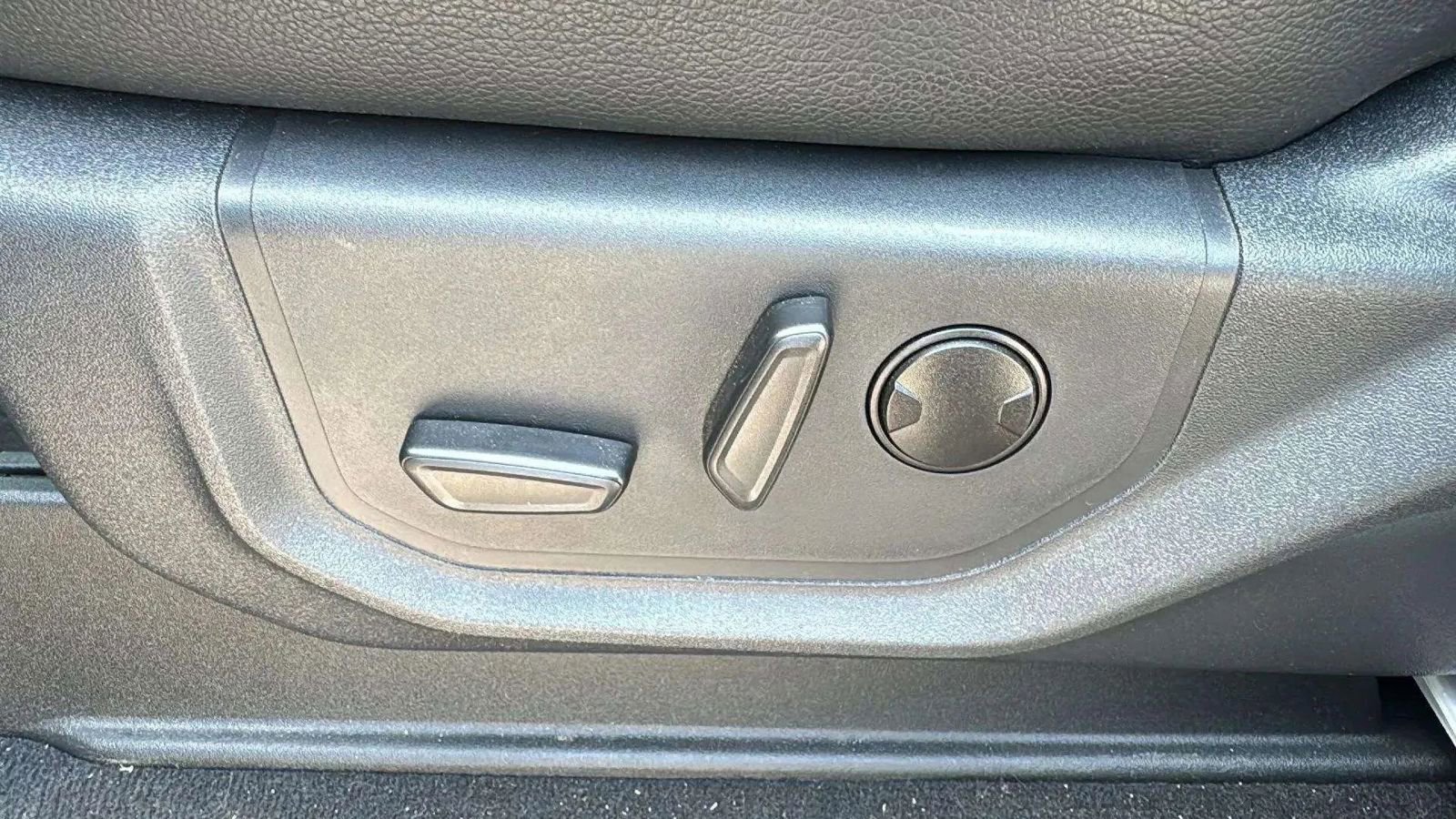 Used 2022 Ford F250 Lariat w/ Black Appearance Package image 10