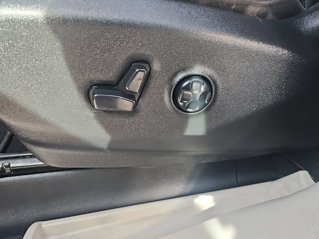 Used 2021 Chrysler Pacifica Touring FWD image 13