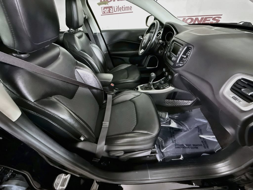 Used 2018 Jeep Compass Latitude AWD/4WD image 30