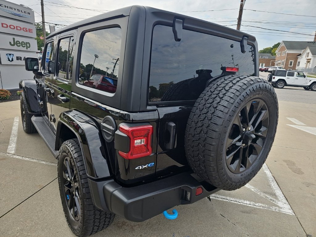 Certified 2023 Jeep Wrangler Unlimited Sahara w/ Cold Weather Group AWD/4WD image 13