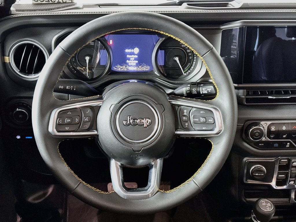 Used 2024 Jeep Wrangler Unlimited Sahara w/ Technology Group AWD/4WD image 14