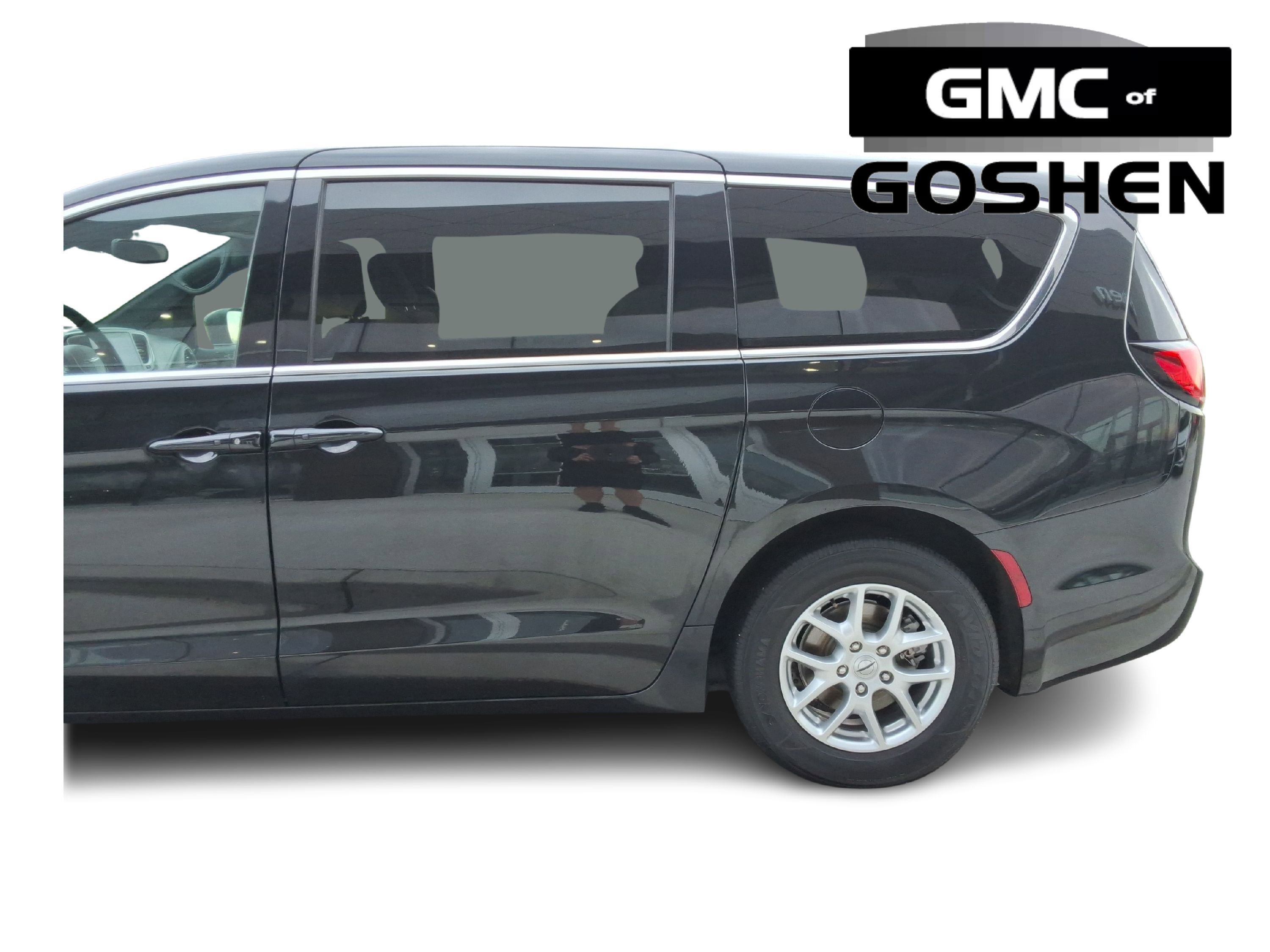 Used 2023 Chrysler Pacifica Touring image 6