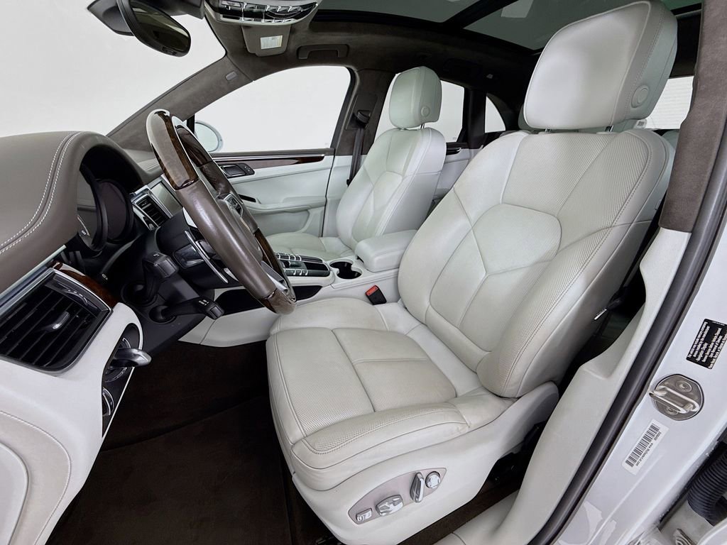 Certified 2016 Porsche Macan Turbo image 5