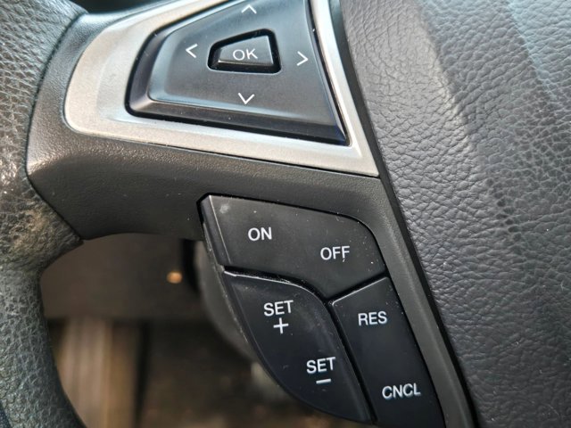 Used 2015 Ford Fusion SE image 12