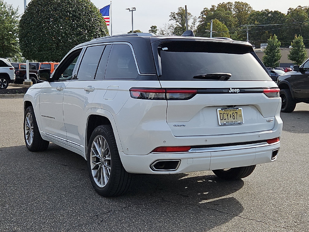 Used 2023 Jeep Grand Cherokee Summit w/ Luxury Tech Group V AWD/4WD image 5