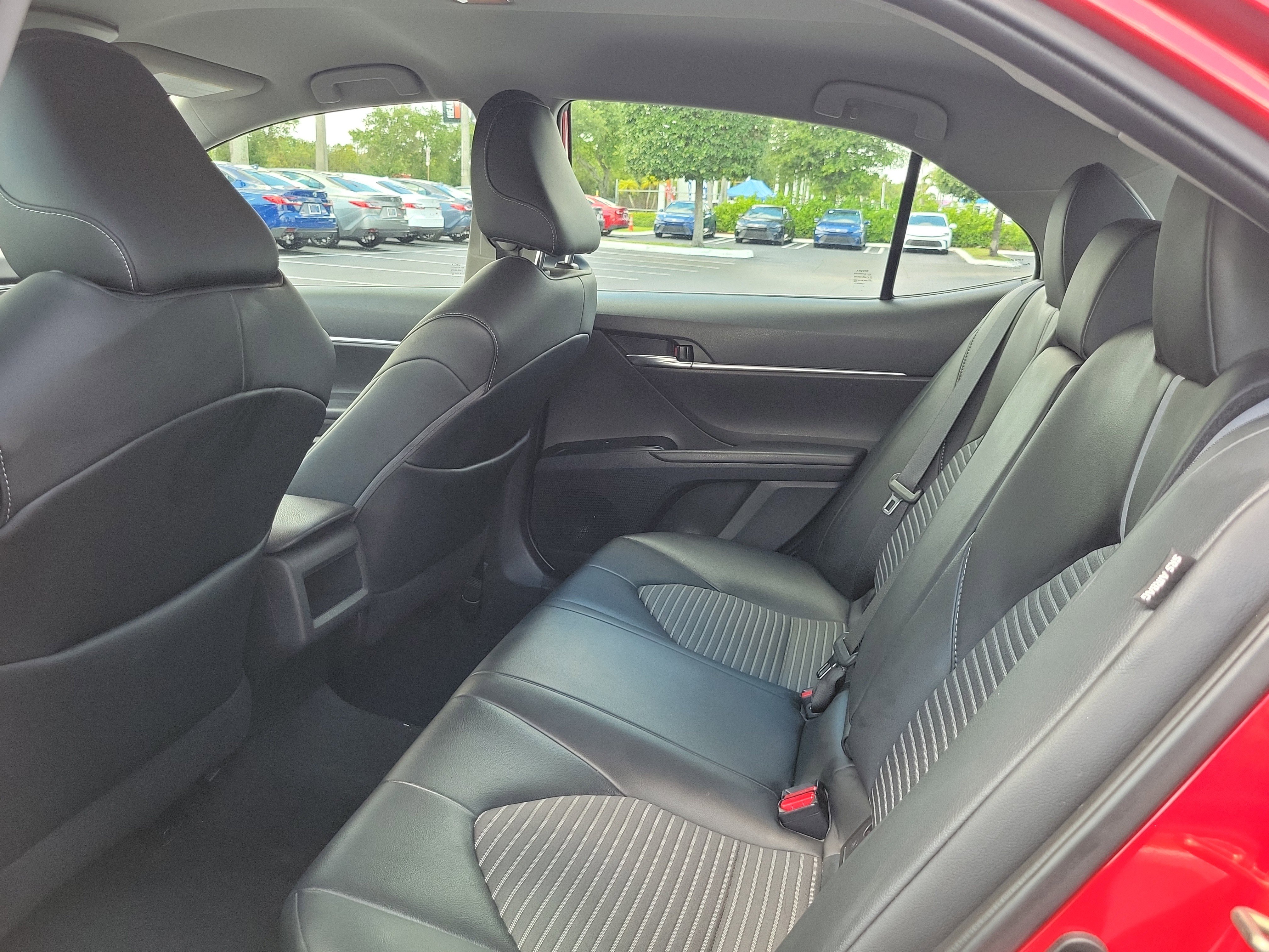 Used 2020 Toyota Camry SE FWD image 18