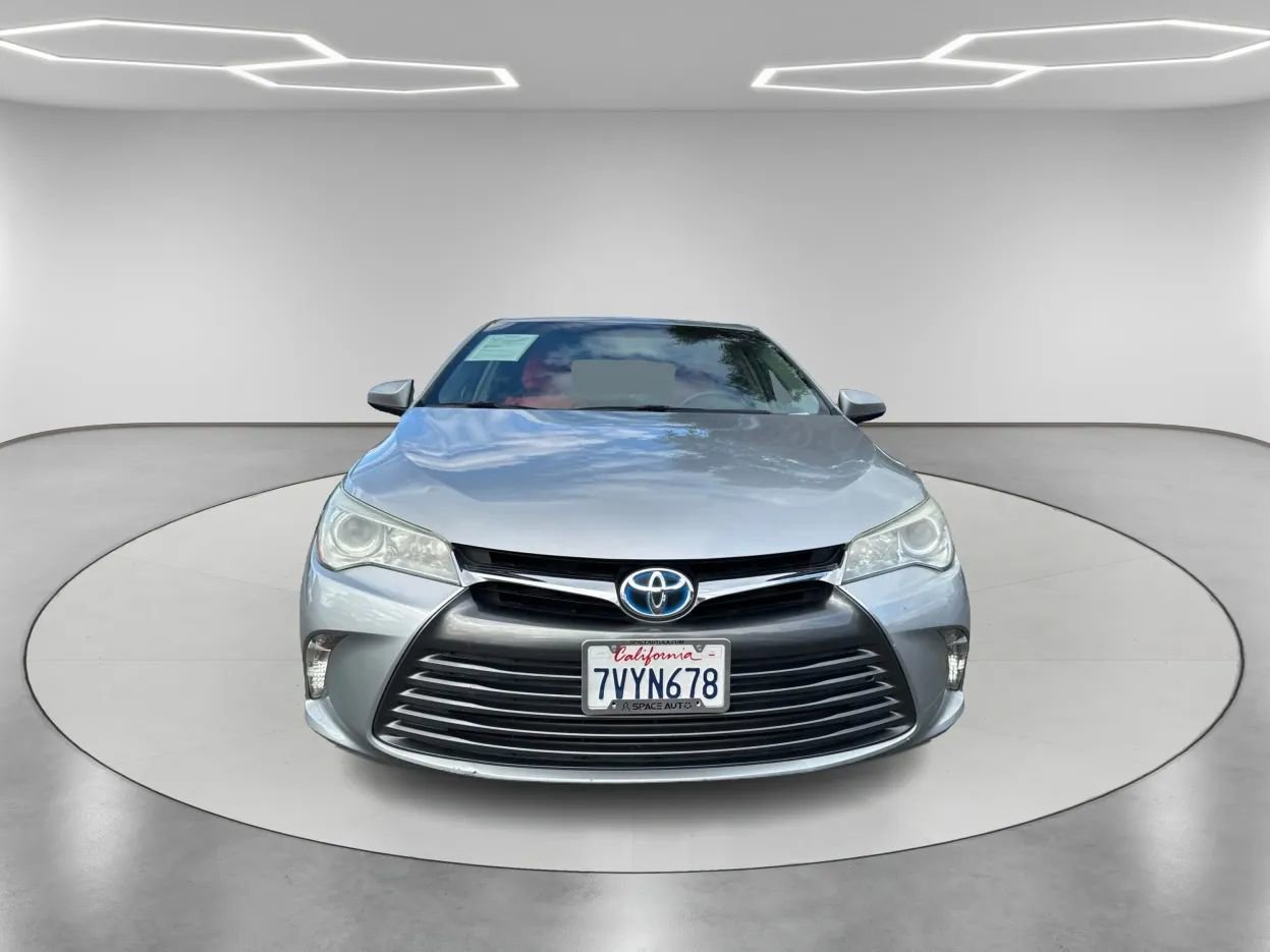 Used 2016 Toyota Camry LE image 2