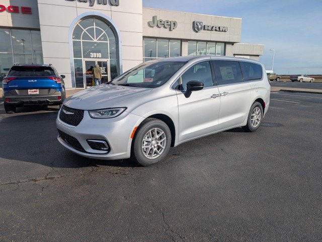 New 2026 Chrysler Pacifica Select image 14
