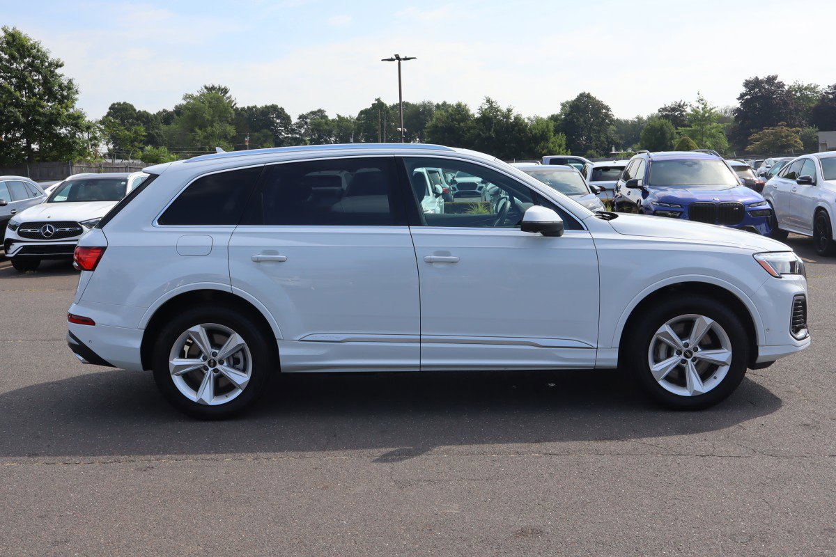 Used 2025 Audi Q7 2.0T Premium w/ Convenience Package image 4
