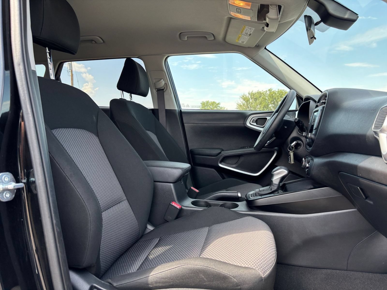Used 2025 Kia Soul LX w/ LX Technology Package FWD image 33