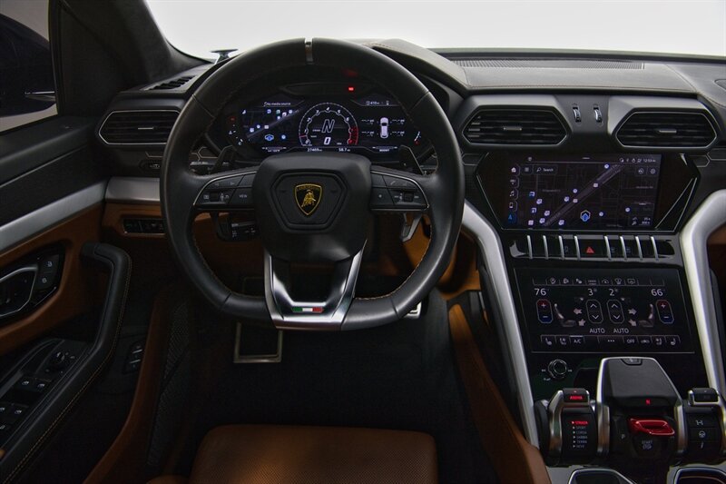 Used 2022 Lamborghini Urus AWD/4WD image 19