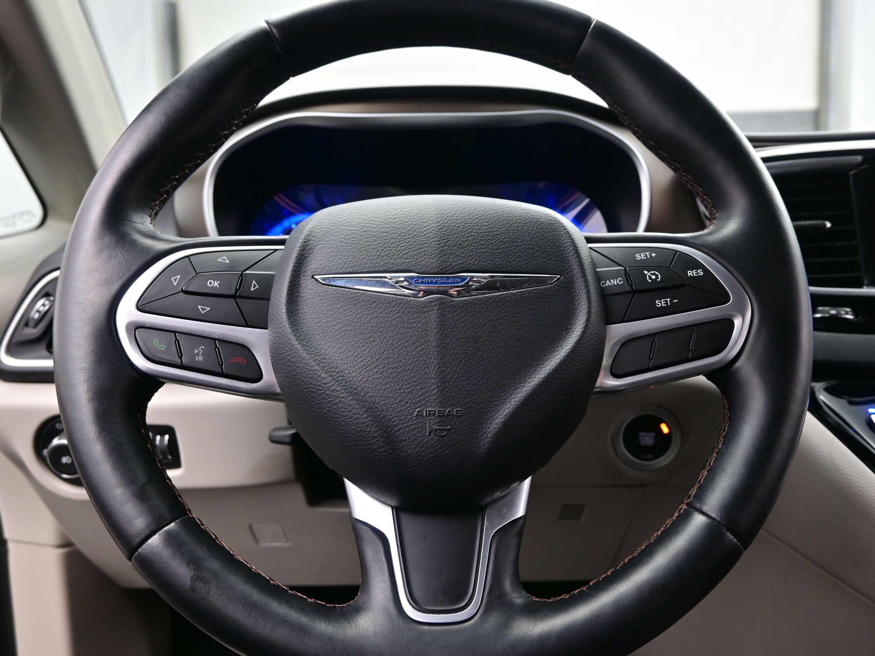 Used 2017 Chrysler Pacifica Touring-L Plus w/ Tire & Wheel Group image 24