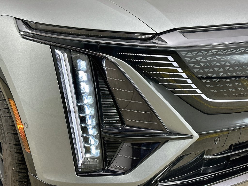 Certified 2026 Cadillac Lyriq Sport w/ LPO, ONYX Package AWD/4WD image 40