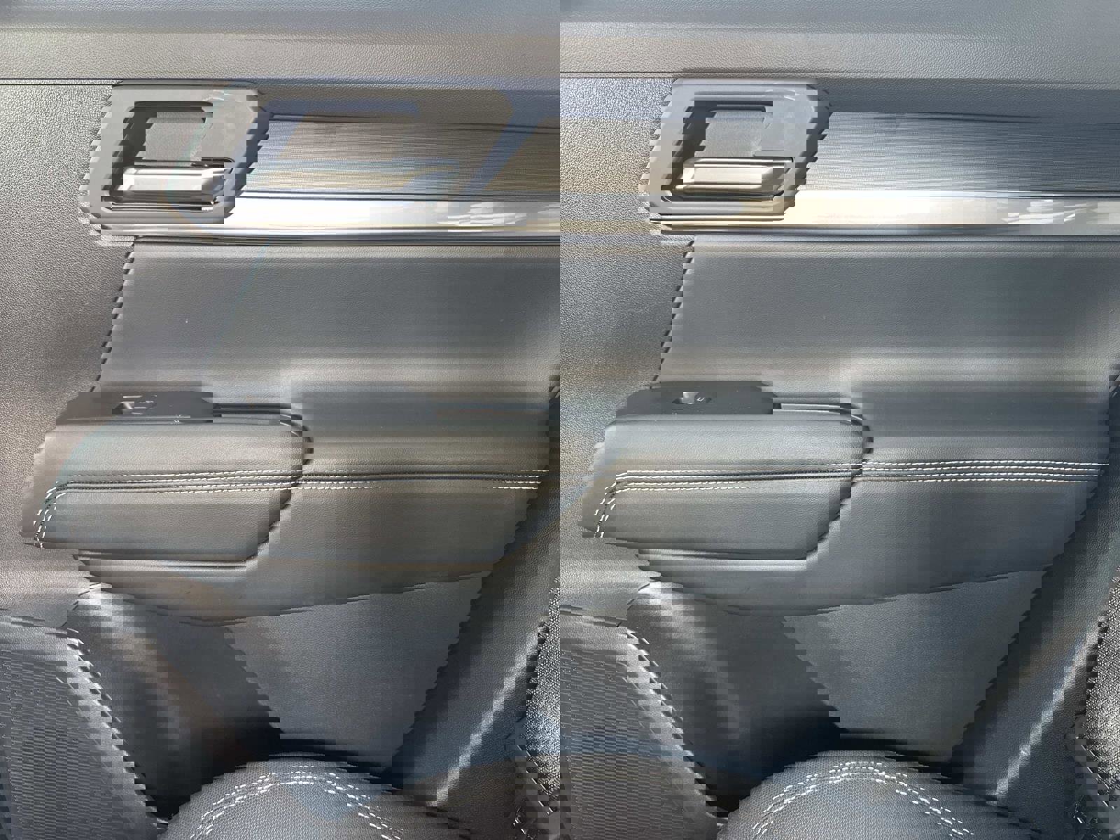 Used 2025 GMC Terrain Elevation image 14