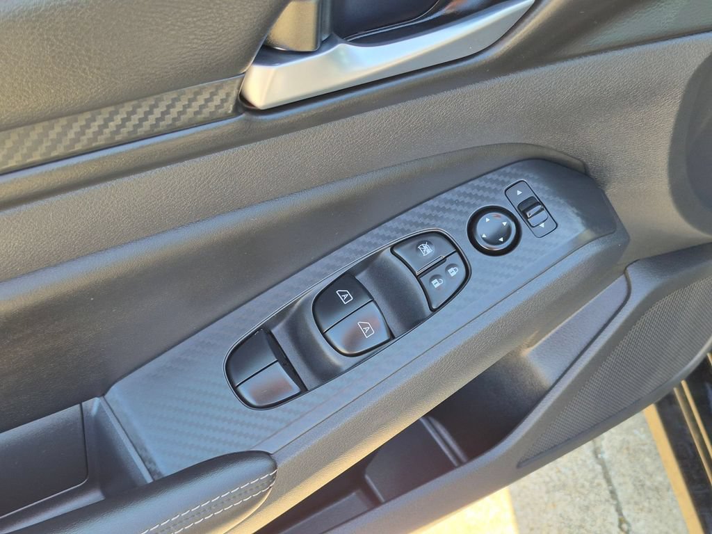 Used 2025 Nissan Altima 2.5 SV FWD image 13