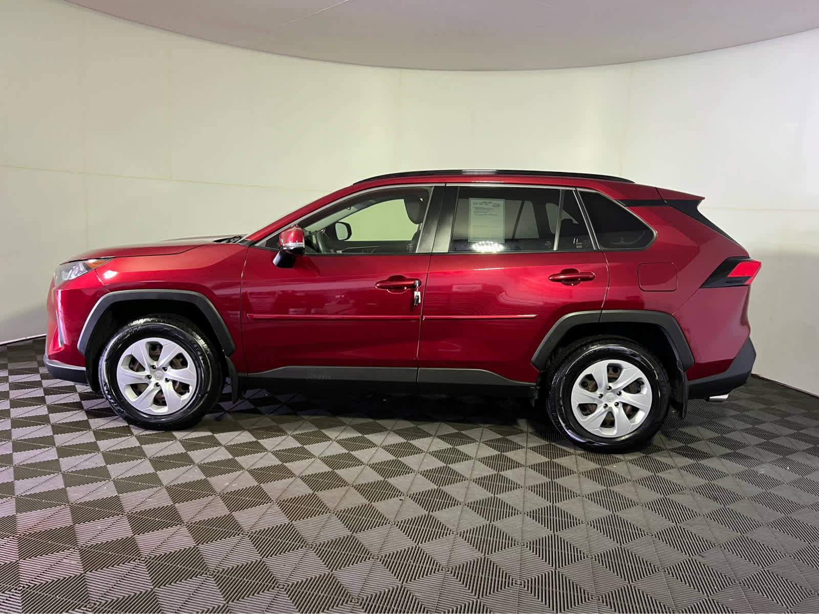 Used 2019 Toyota RAV4 LE w/ All Weather Liner Package AWD/4WD image 4