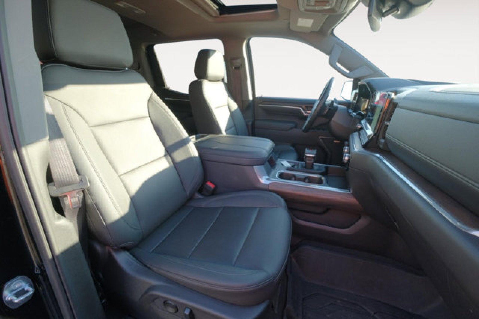 Used 2023 GMC Sierra 1500 SLT w/ SLT Premium Plus Package AWD/4WD image 15