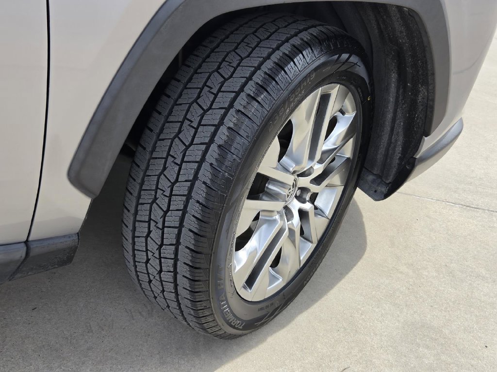 Used 2021 Toyota RAV4 XLE Premium FWD image 6