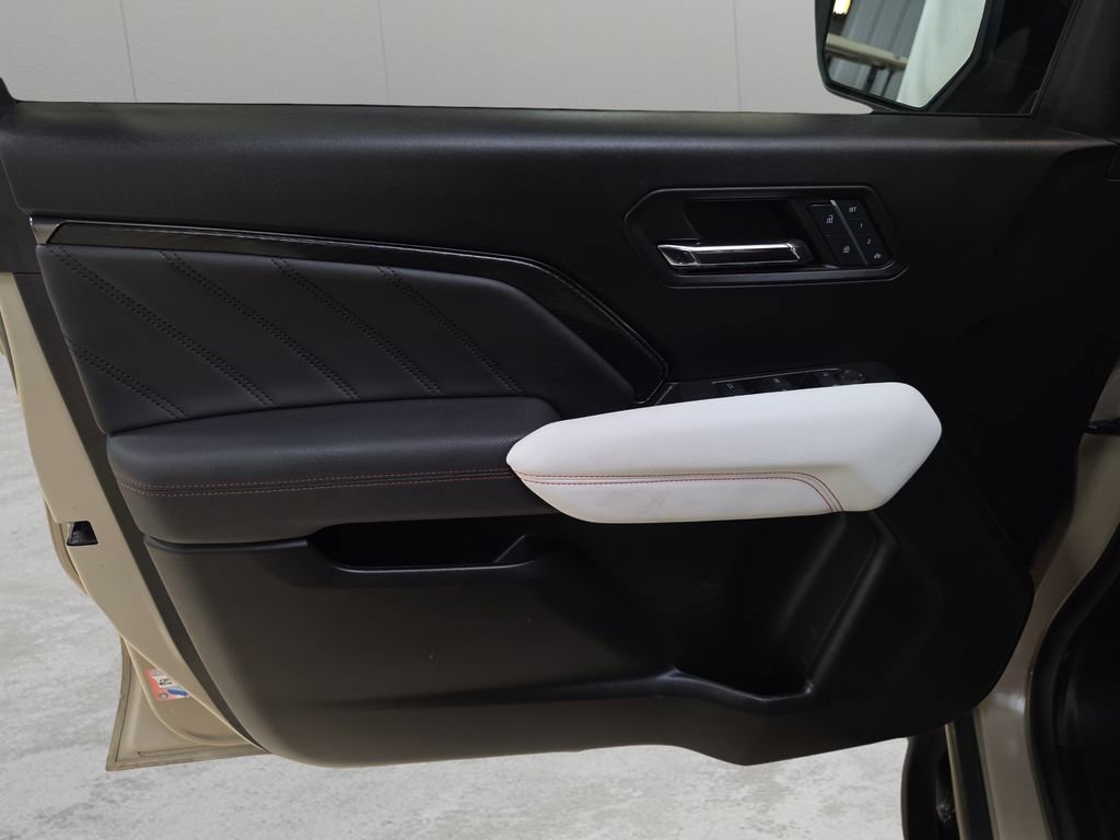 Used 2024 GMC Canyon AT4X AWD/4WD image 13