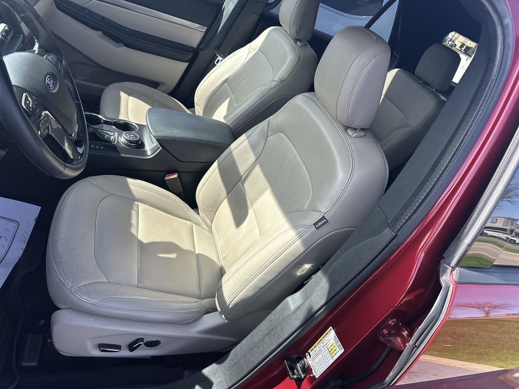 Used 2018 Ford Explorer XLT w/ Equipment Group 202A image 13