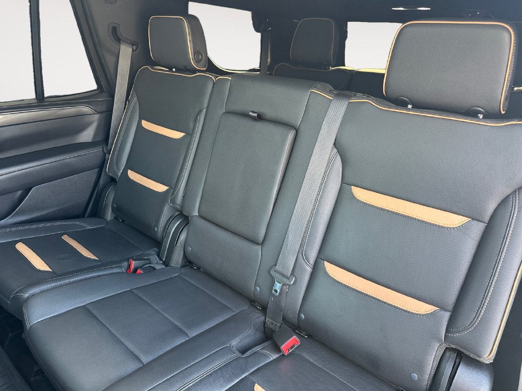 Used 2023 GMC Yukon AT4 w/ AT4 Premium Package AWD/4WD image 13