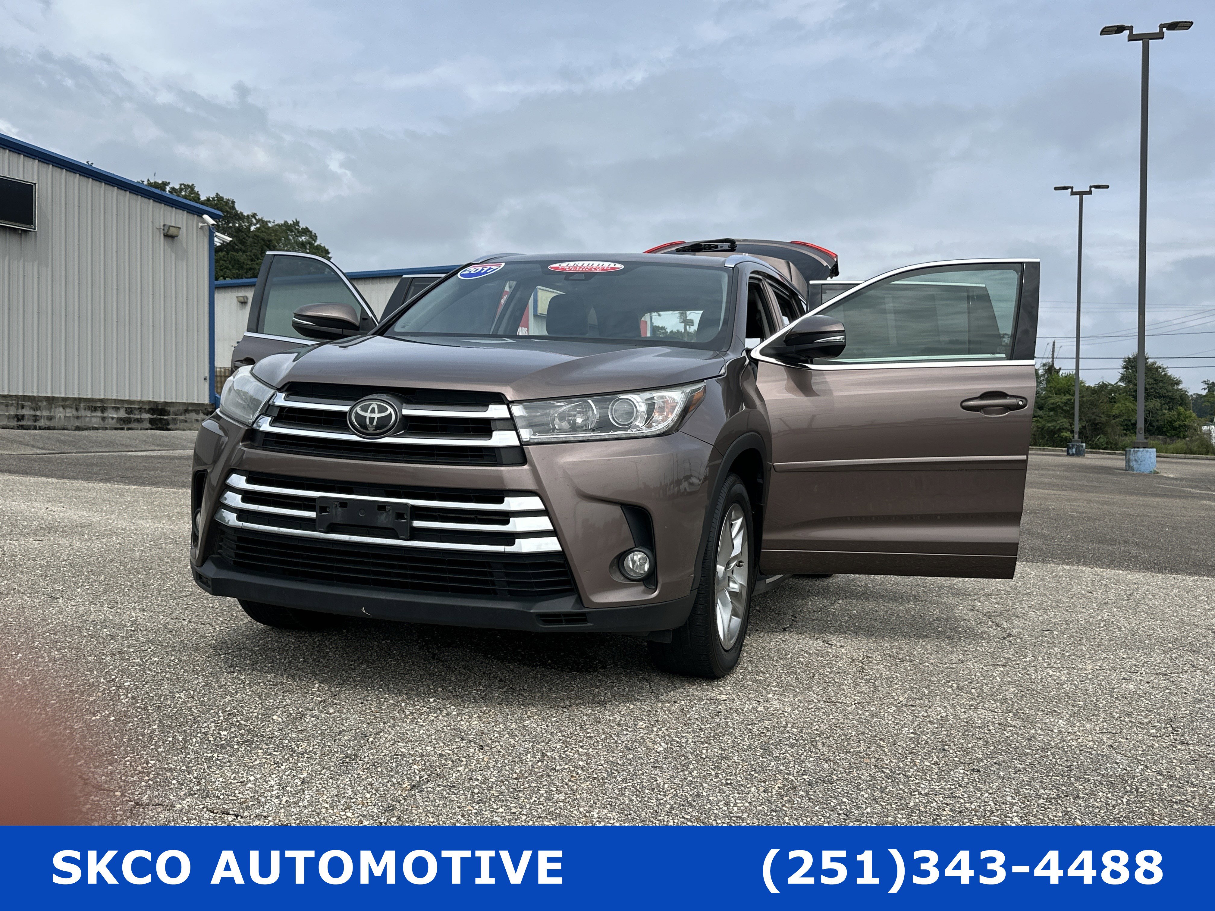 Used 2017 Toyota Highlander Limited image 30