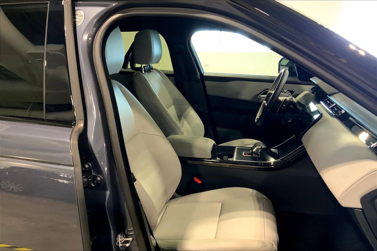 Used 2026 Land Rover Range Rover Velar Dynamic SE image 8