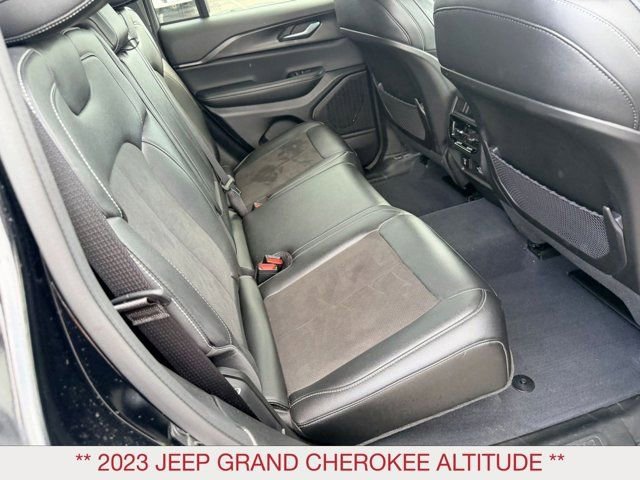 Used 2023 Jeep Grand Cherokee Altitude AWD/4WD image 10
