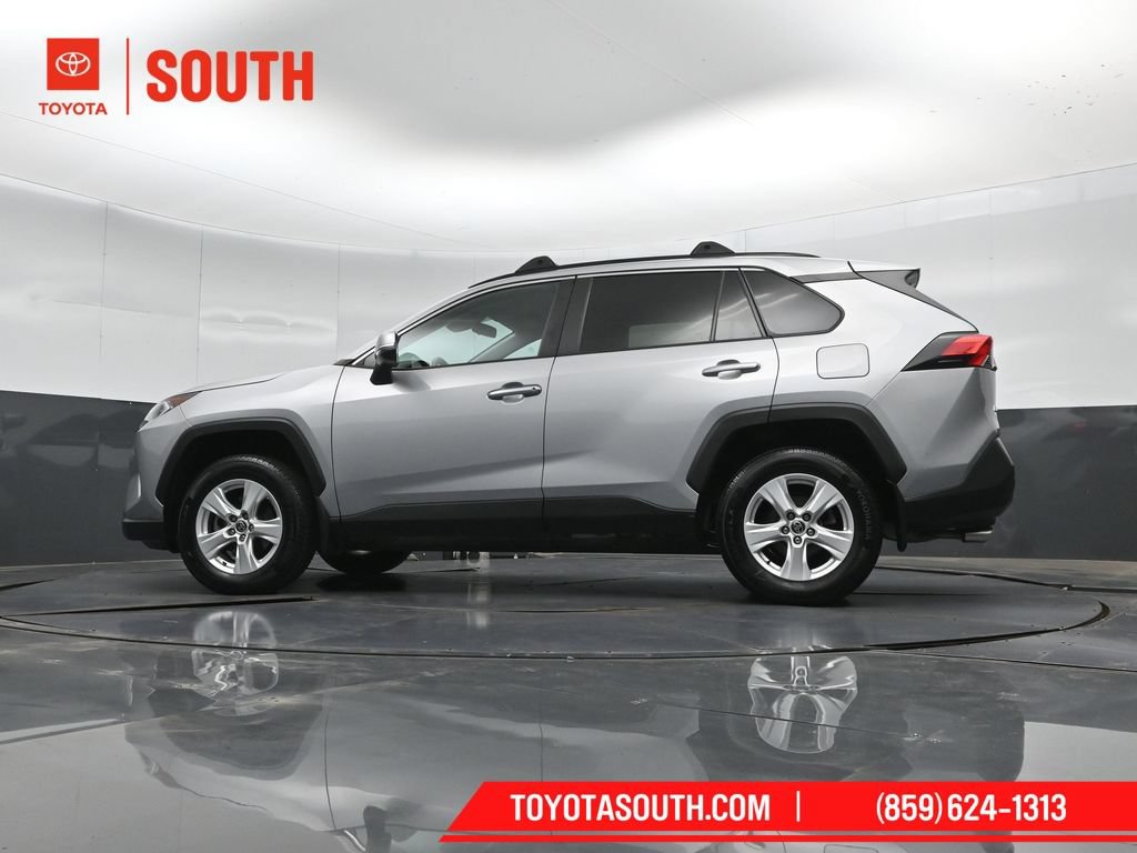 Used 2021 Toyota RAV4 XLE AWD/4WD image 40