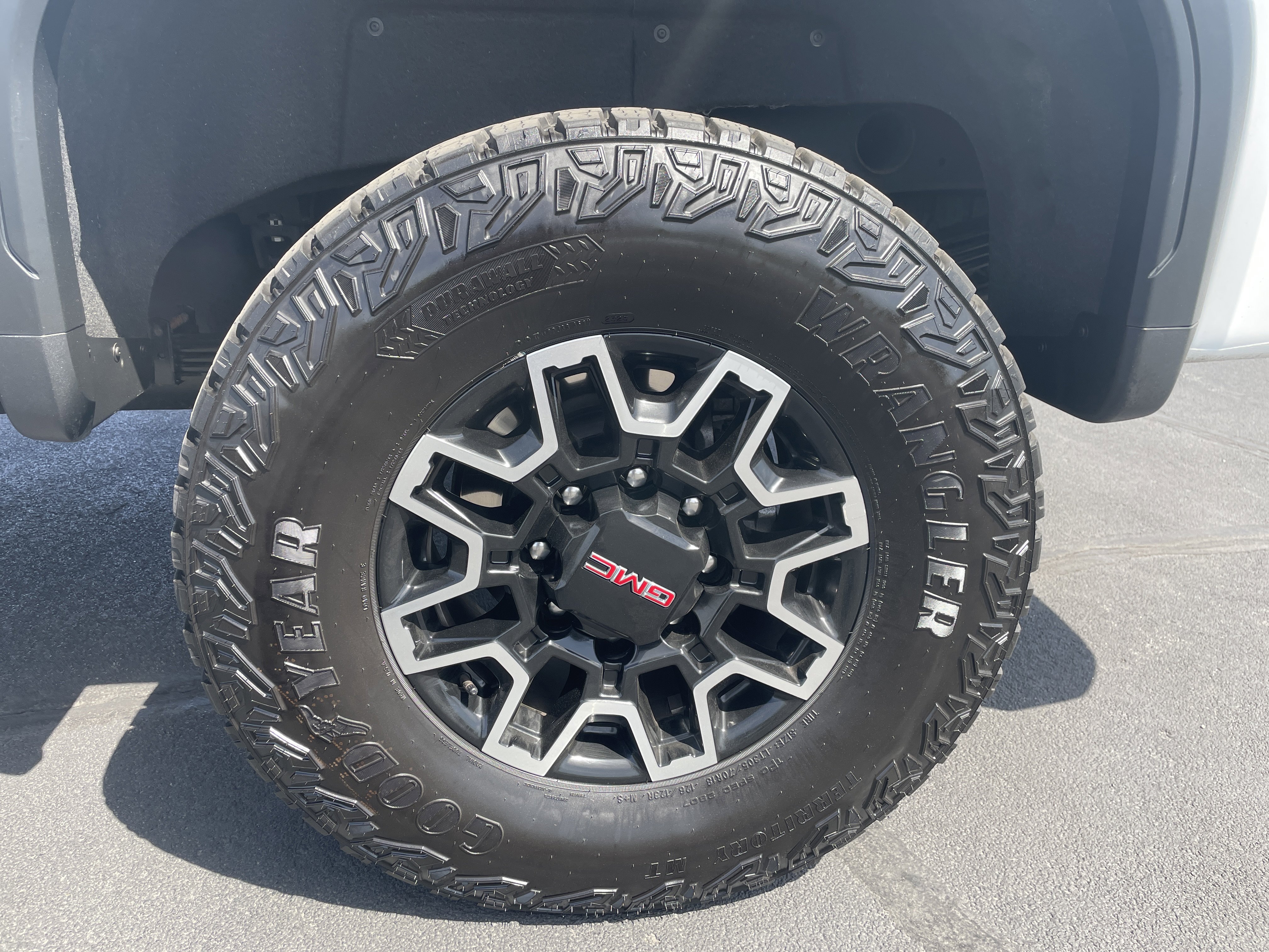 Certified 2025 GMC Sierra 2500 AT4X AWD/4WD image 29