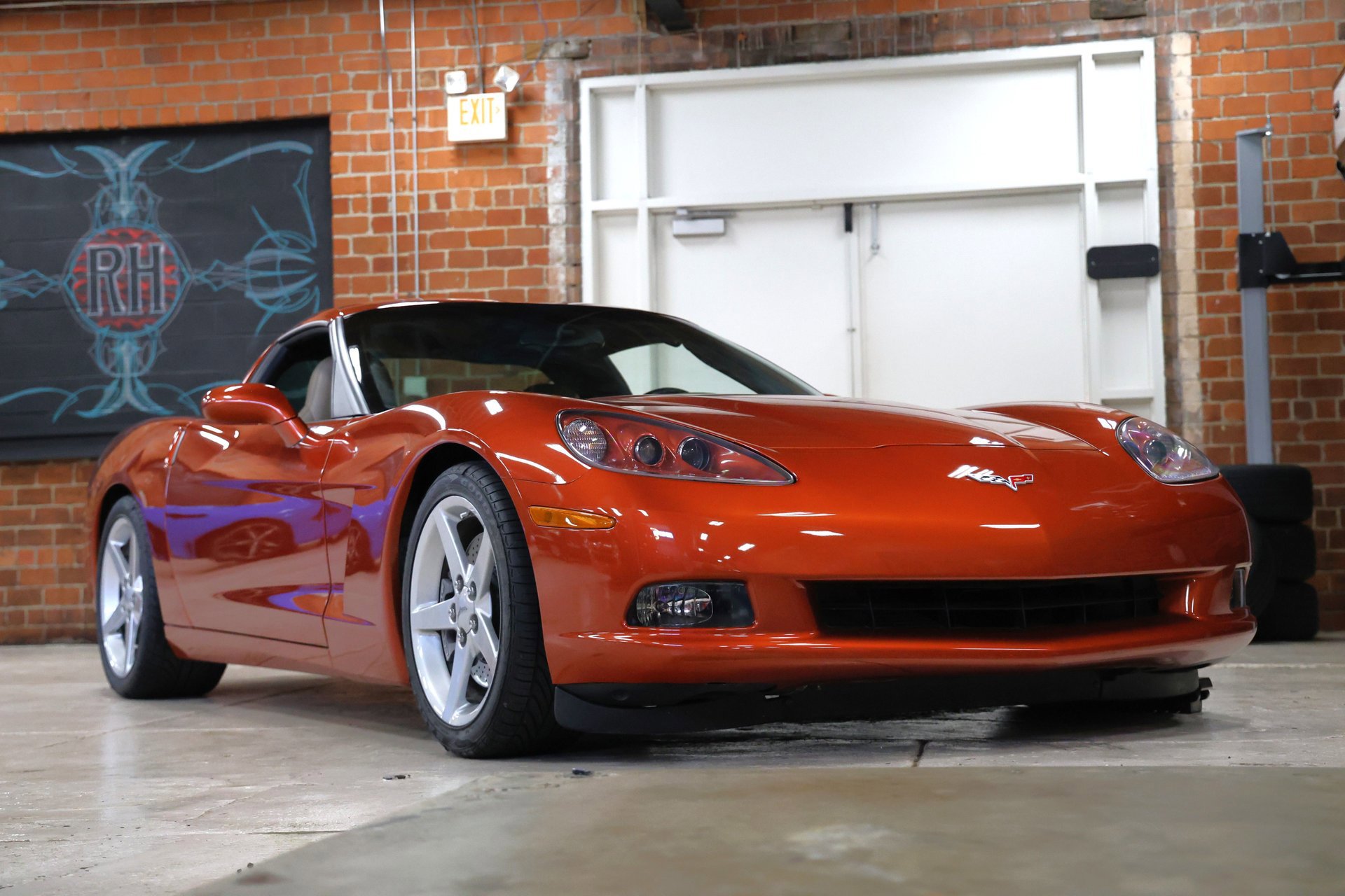Used 2005 Chevrolet Corvette Coupe w/ Performance Handling Package image 4