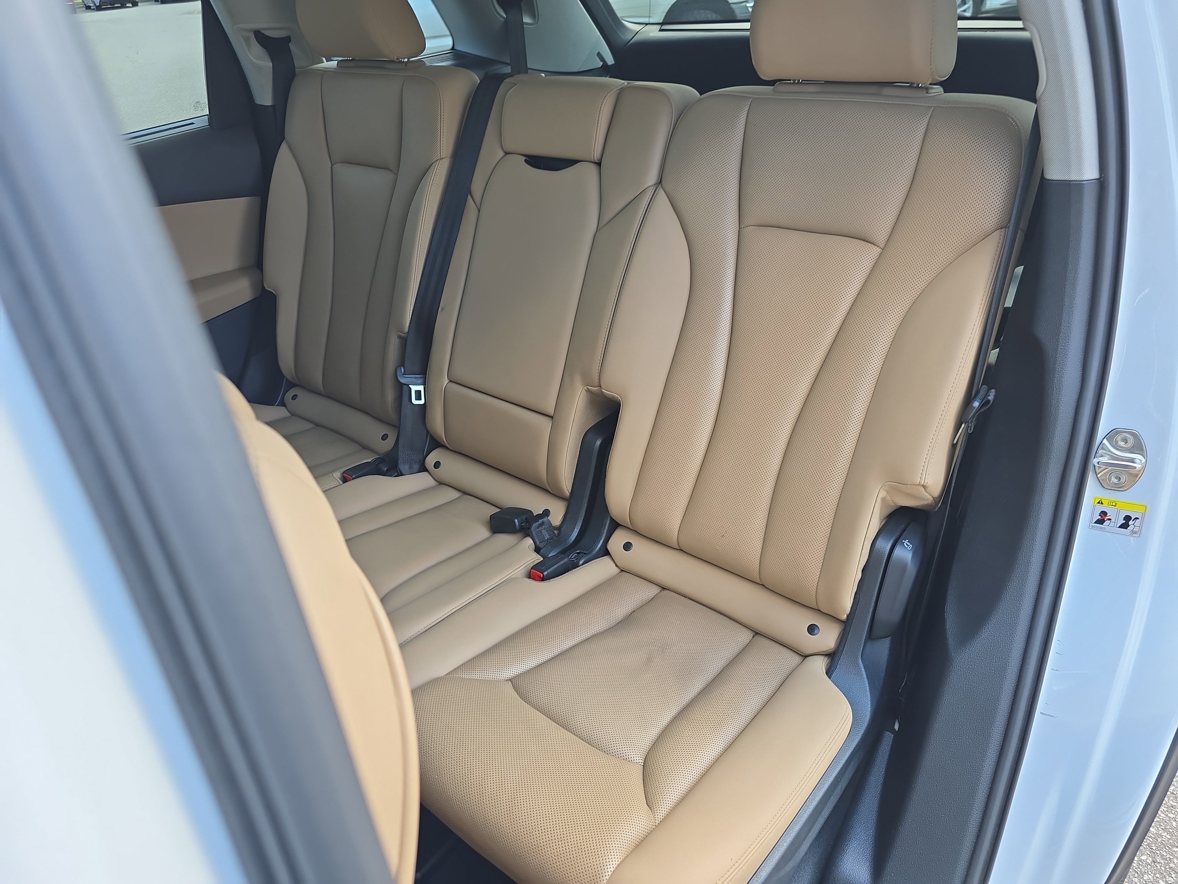 Used 2020 Audi Q7 3.0T Premium Plus w/ Premium Plus Package AWD/4WD image 15