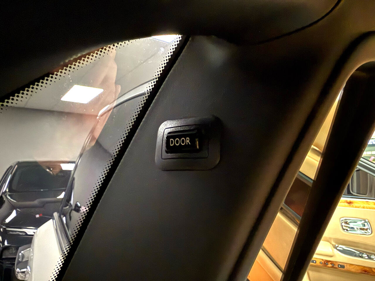 Used 2011 Rolls-Royce Ghost image 34