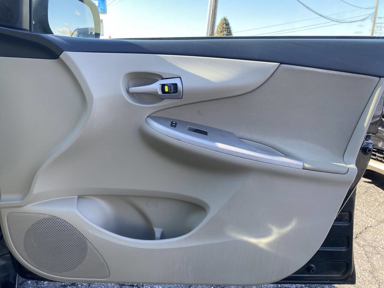 Used 2012 Toyota Corolla LE image 18