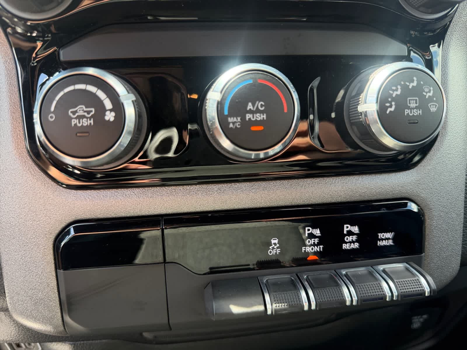 Used 2025 RAM 1500 Warlock AWD/4WD image 29