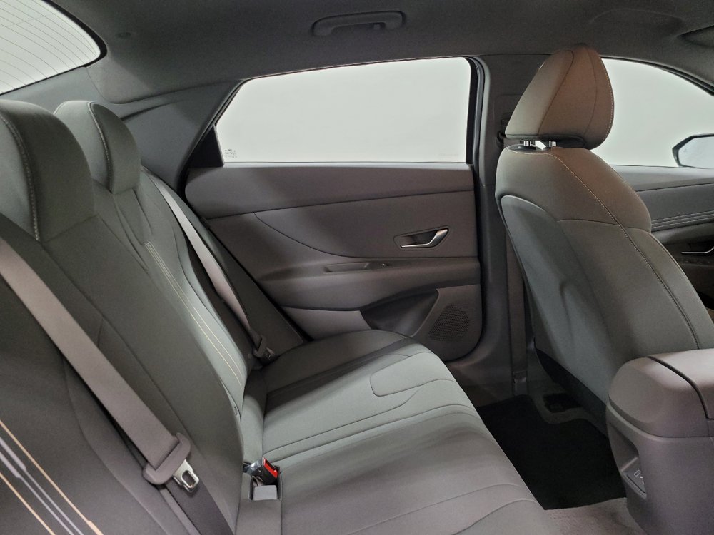 Used 2025 Hyundai Elantra Sport FWD image 19
