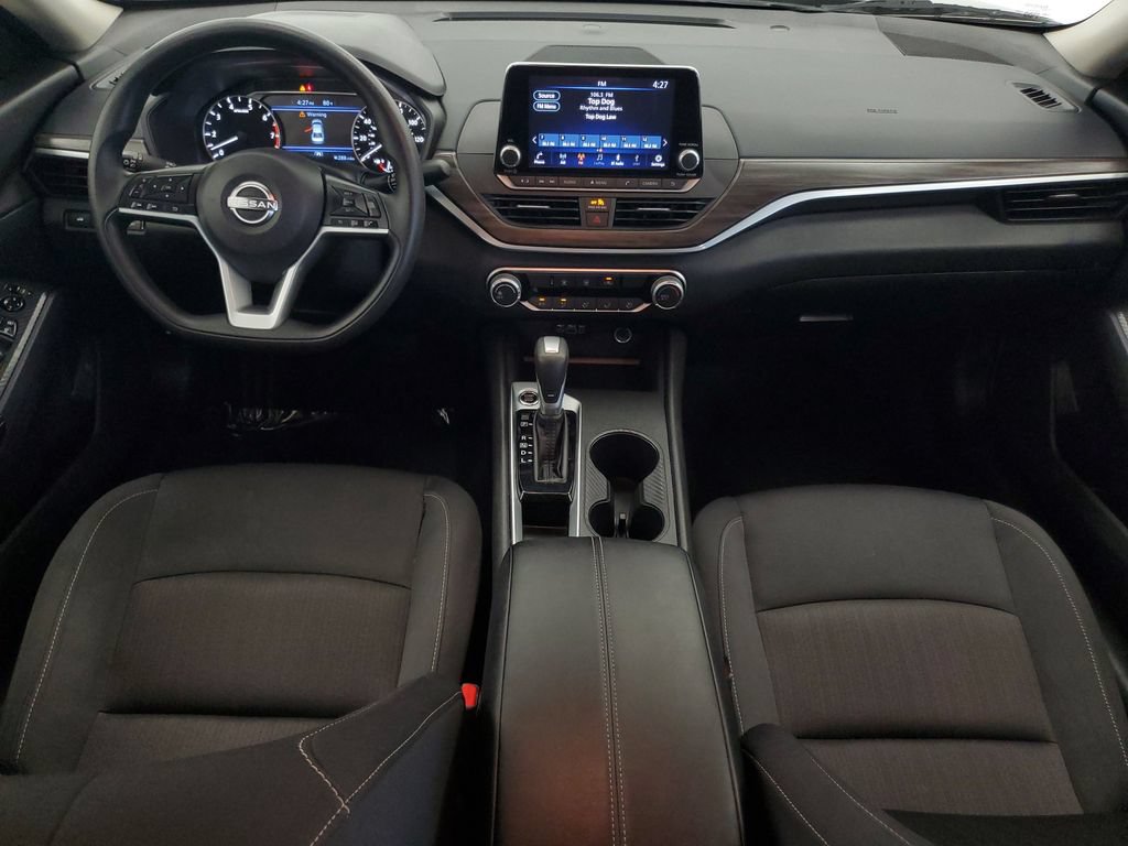 Used 2025 Nissan Altima 2.5 SV FWD image 14